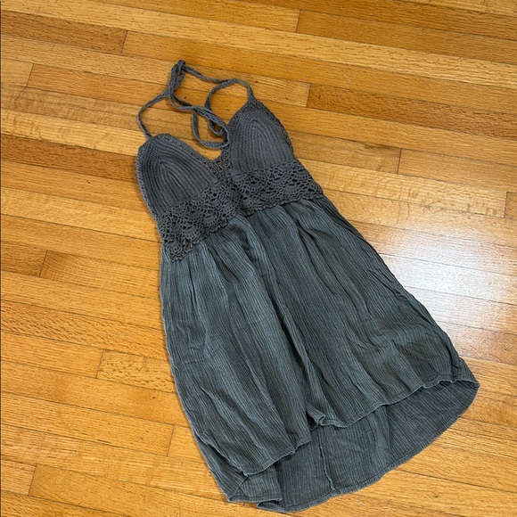 WINDSOR Chic Gray Halter Dress with Crochet Accents - Picture 1 of 1